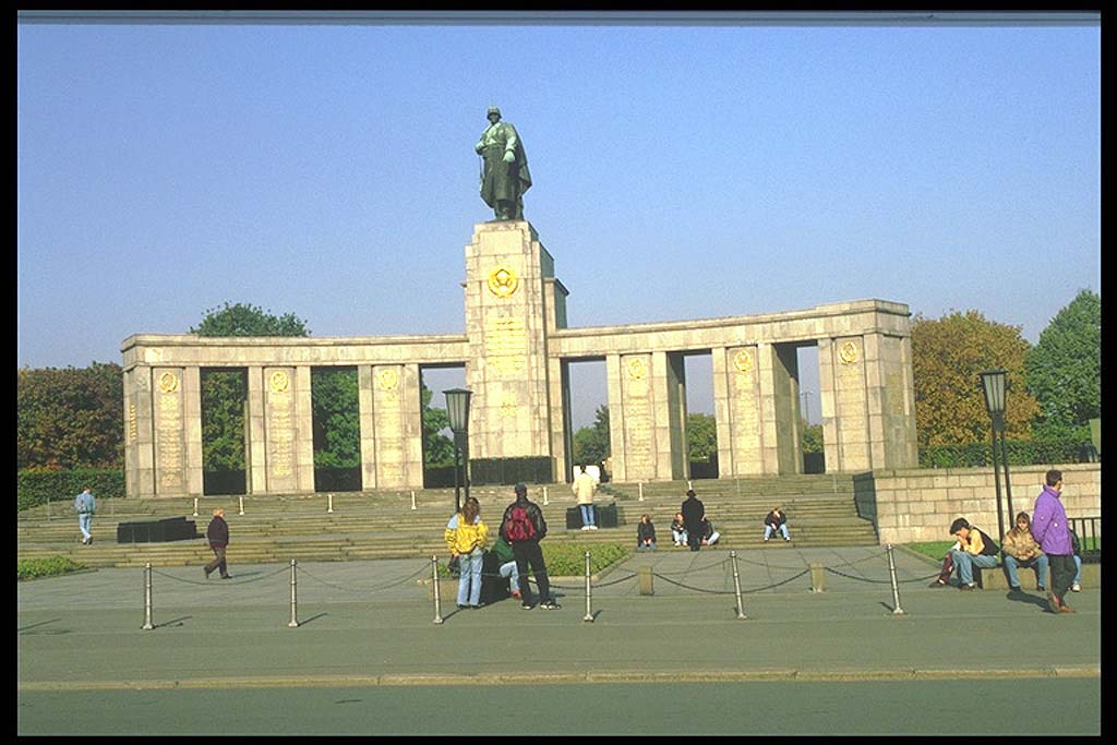 На фото Берлин (Berlin)