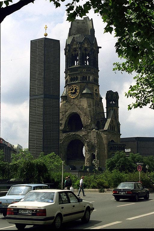 И здесь Берлин (Berlin)