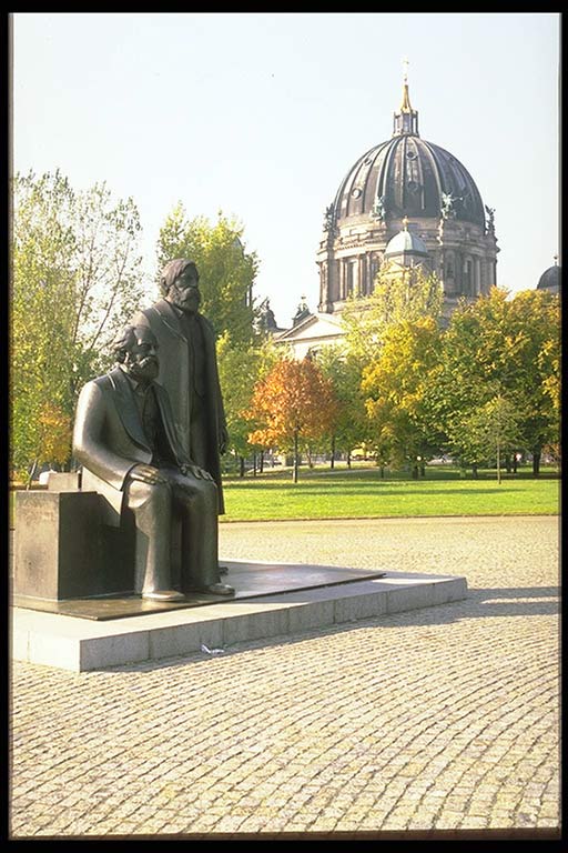 И здесь Берлин (Berlin)